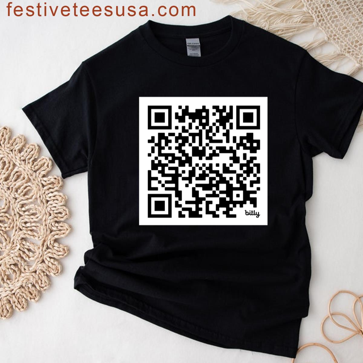 Taylor And Travis Superbowl Kiss Qr Code Scanner T-shirt