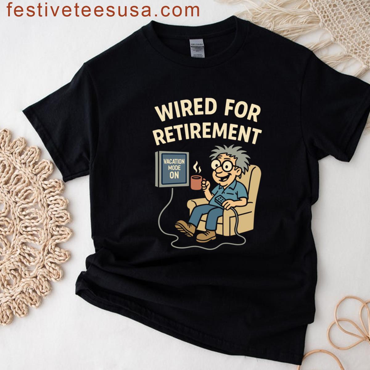 Funny Electrician Wired For Retirement Cartoon Vacation Mode T-shirt