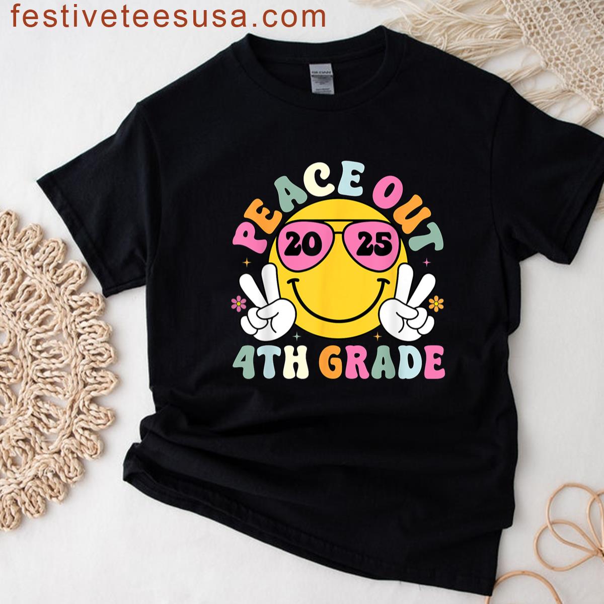 Peace Out 4th Grade Teacher Last Day School Graduation 2025 T-shirt