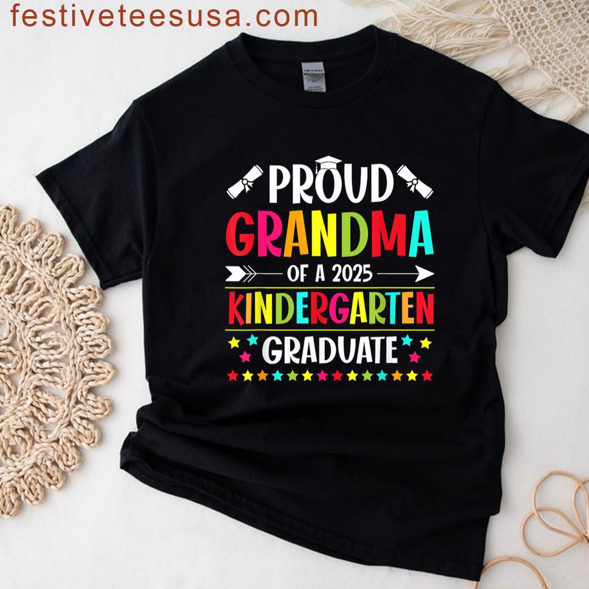 Proud Grandma Of A Class Of 2025 Kindergarten Graduate Funny T-shirt