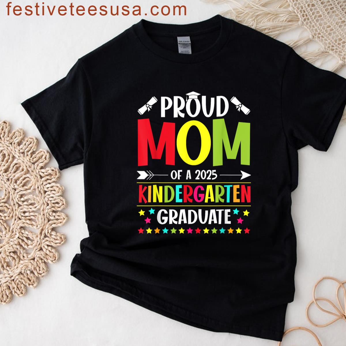 Proud Mom Of A Class Of 2025 Kindergarten Graduate Funny T-shirt