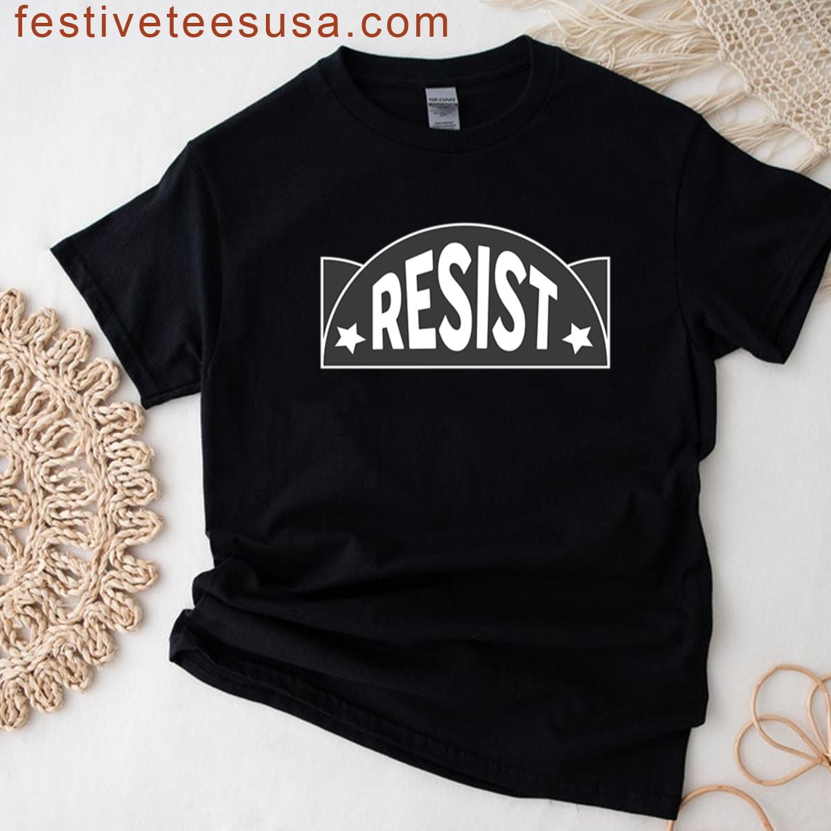 Resist – Vintage Style Bold Design Rise Up T-shirt